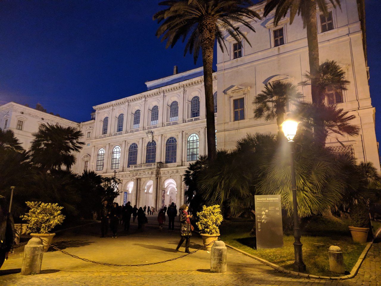 951. Via delle Quattro Fontane, 156, 00187 Roma RM, Italia | Italia 2018 | © LucianoFantuzzi.com, 2020